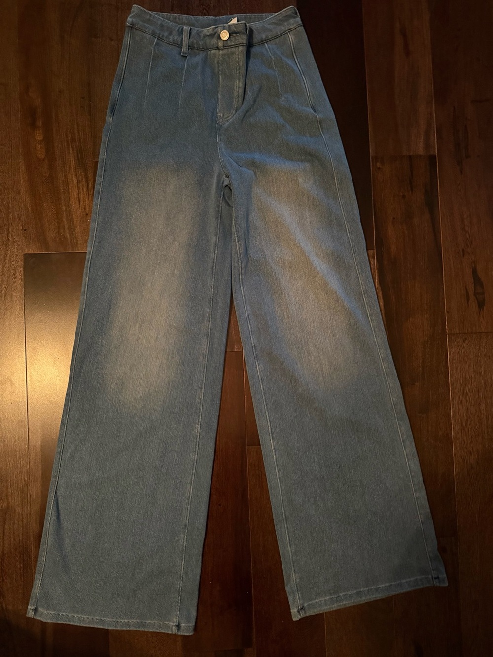HALARA woman’s wide leg jeans  in Faded Blue